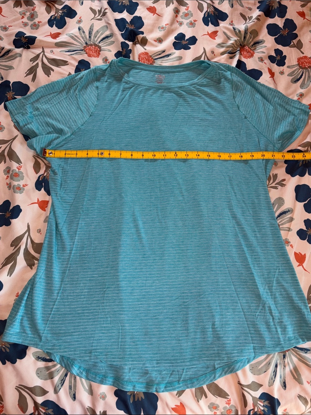 Lot of 4 Women’s Short-Sleeve Workout Tees — Various Brands - Picture 14 of 16